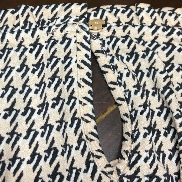Adrianna Papell houndstooth blush/cream and black blouse size L - Picture 3 of 8